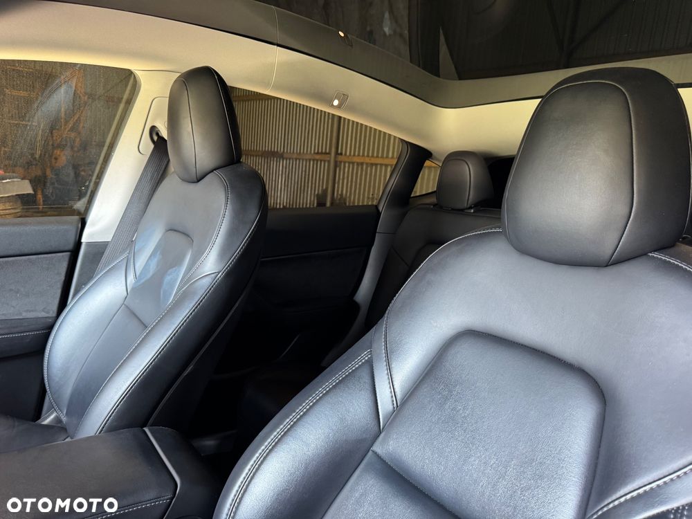 Tesla Model Y Performance Dual Motor AWD - 24