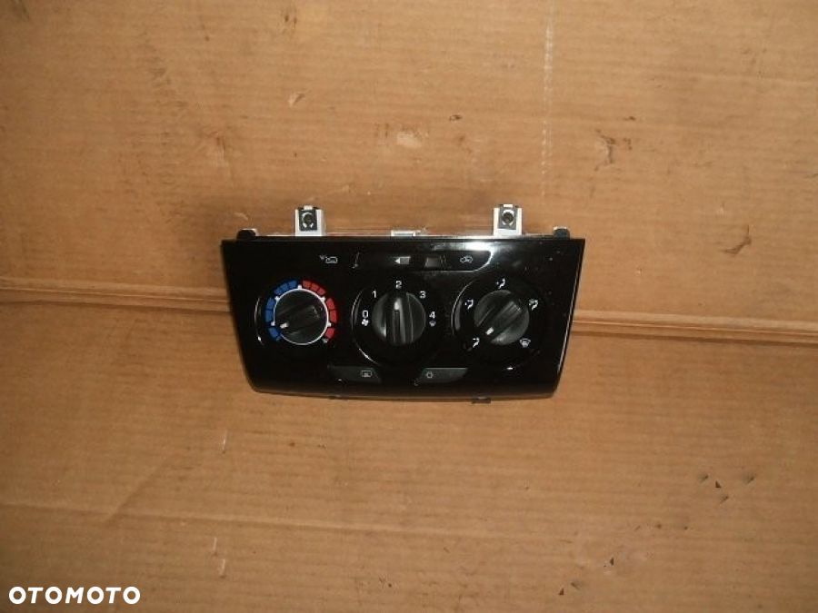 LANCIA YPSILON 2011- PANEL KLIMATYZACJI NAWIEWU - 1