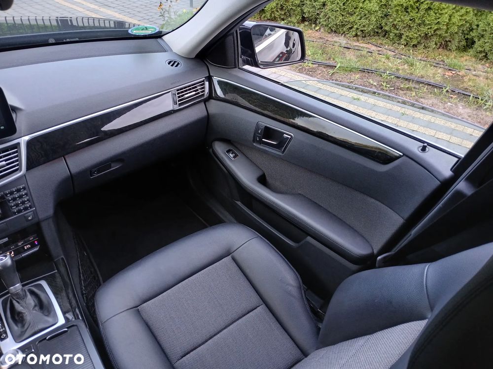 Mercedes-Benz Klasa E 200 T CGI BlueEFFICIENCY Automatik - 29