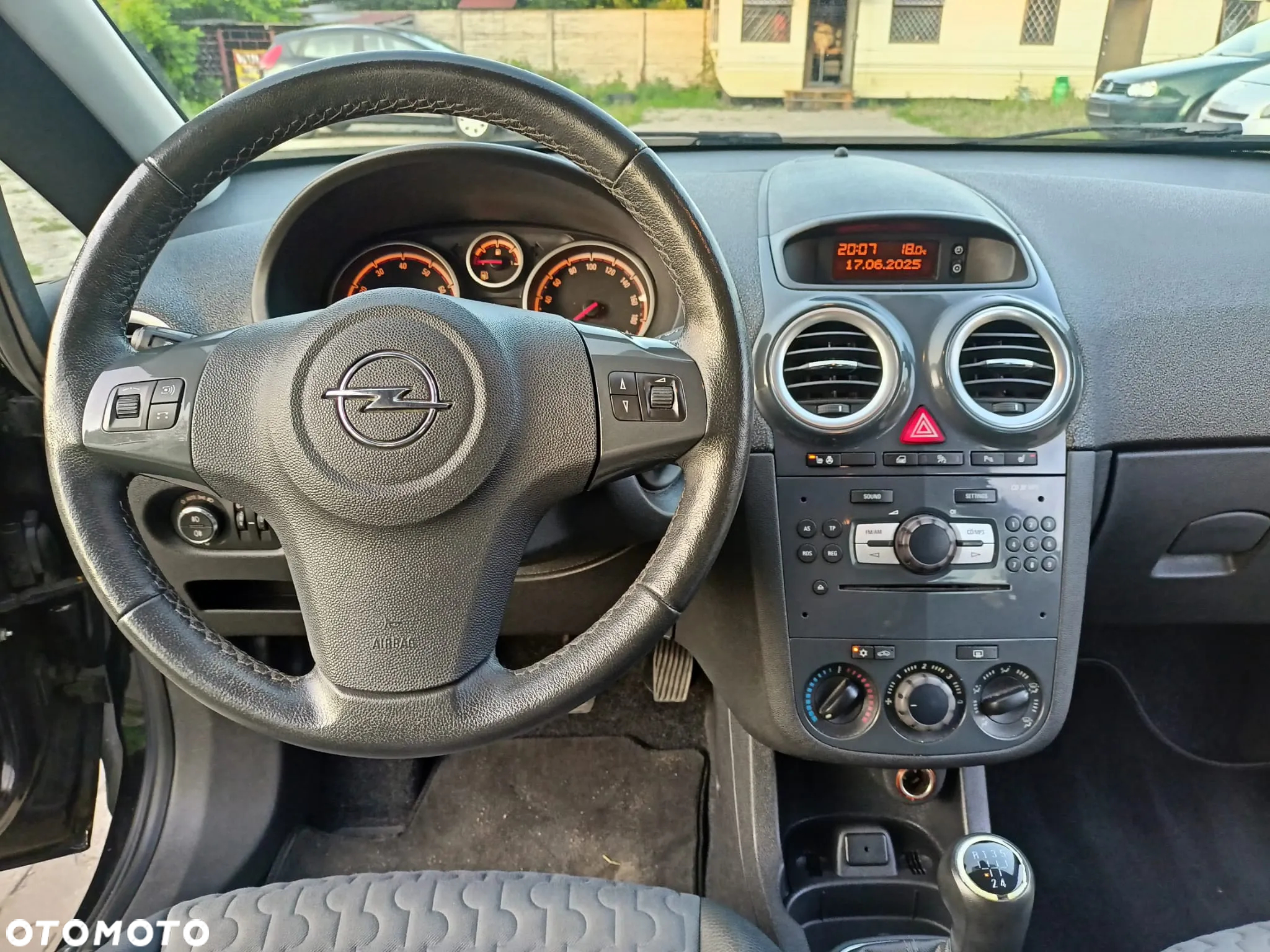 Opel Corsa 1.4 16V Cosmo - 17