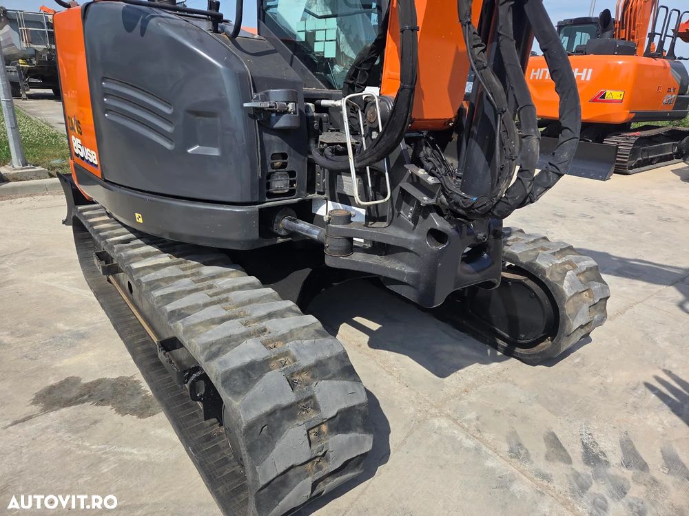 Hitachi ZX85, 8,65 tone, Ad sapare 5m, 2022, 2.427 ore, CUPLA RAPIDA HIDRAULICA+3 CUPE NOI, inst picon pe brate, latime 2,2m, senile cauciuc 90% ok, aer conditionat, computer, reviziile efectuate, ridica aprx 4 tone, leasing 4 ani, CA NOU-PROMOTIE 62.900 EUR - 12