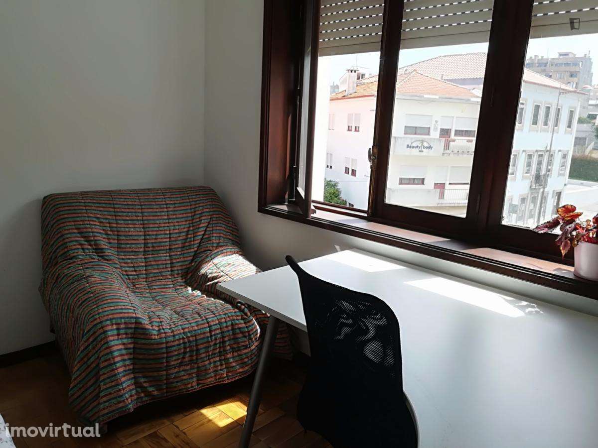 Quarto - localizado em Mafamude Porto - Grande imagem: 4/28