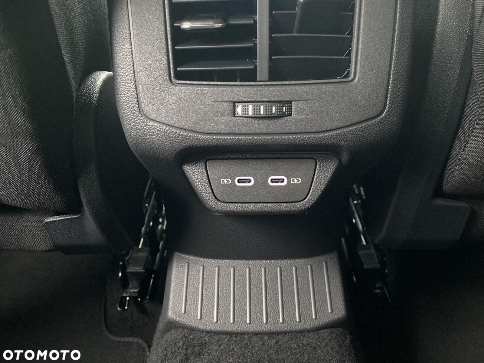 Volkswagen T-Roc - 22