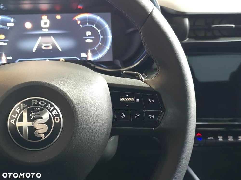 Alfa Romeo Junior 1.2 mHEV Ibrida Q4 eDCT - 15