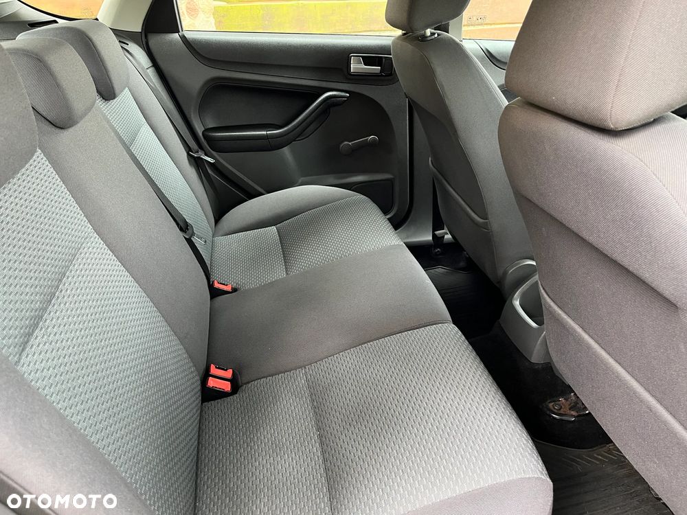 Ford Focus Ambiente - 21