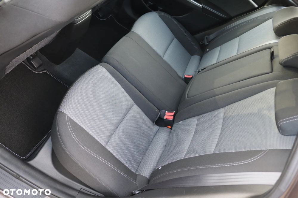 Hyundai i30 blue Kombi 1.6 GDi YES Gold - 30