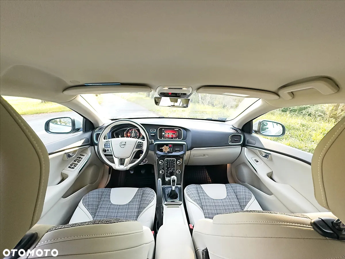 Volvo V40 D2 Drive-E Momentum - 11