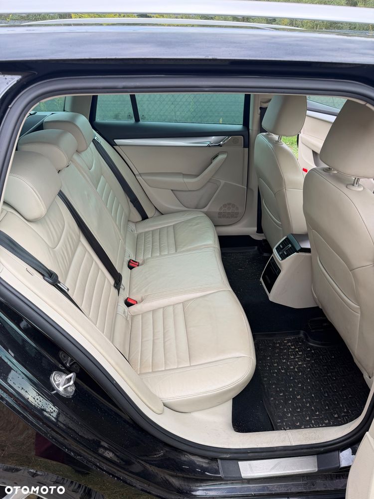 Skoda Octavia 2.0 TDI Elegance DSG - 8