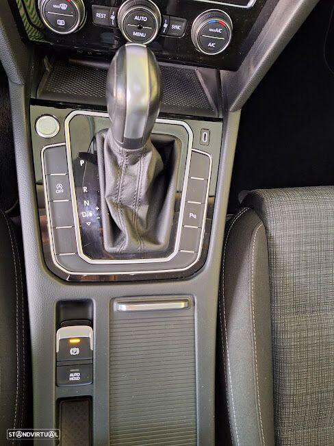 VW Passat 1.6 TDI Confortline DSG - 25