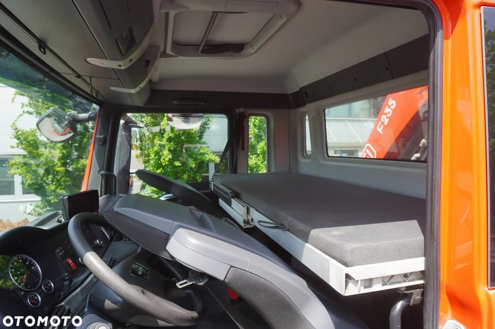 MAN TGS 35.360 E6 8x2 / HDS Fassi F235 / 6,5 t udźwig / 8,3 m wysięg - 23
