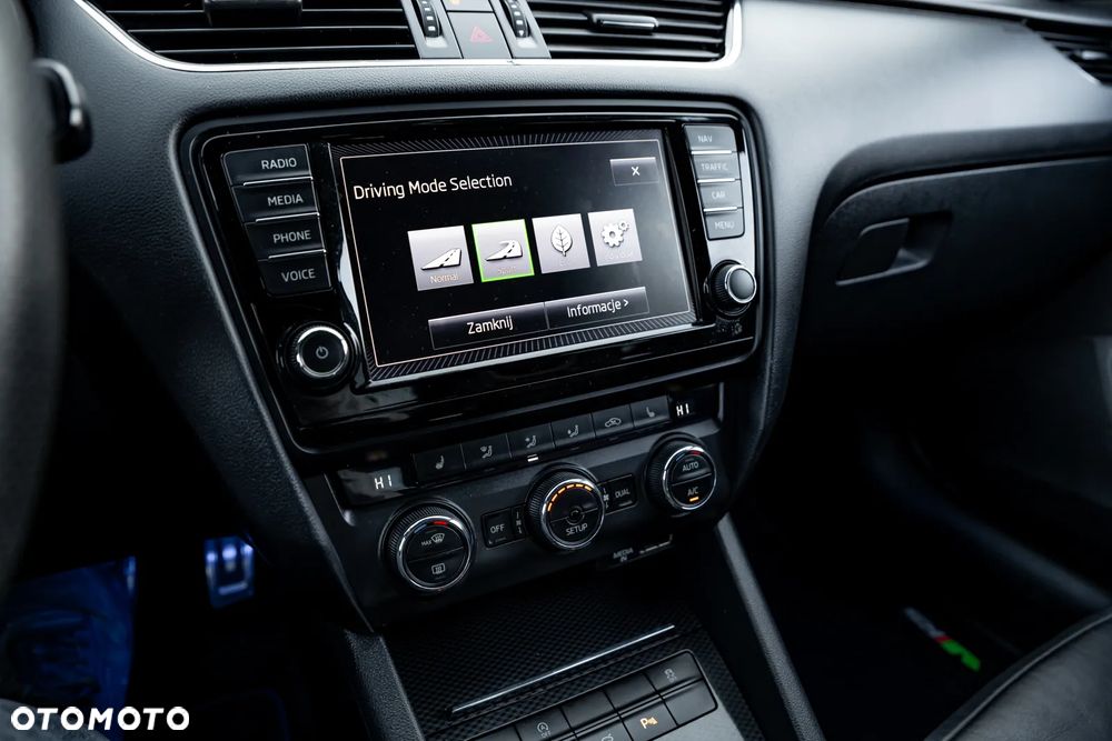 Skoda Octavia 2.0 TSI (Green tec) DSG RS - 36