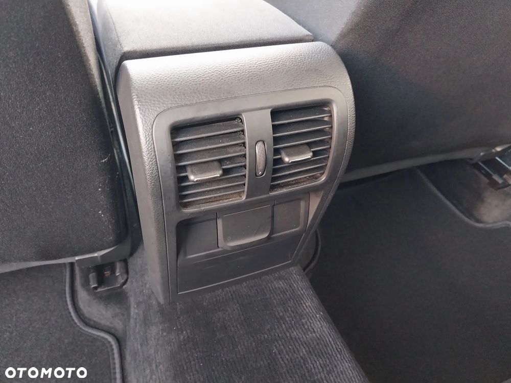 Volkswagen Passat 2.0 TDI DSG BlueMotion Technology Trendline - 23