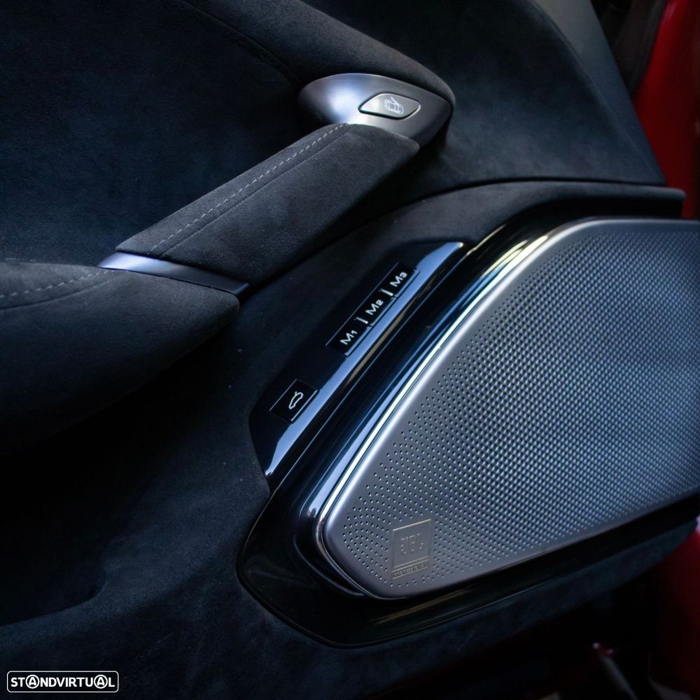 Ferrari Roma 3.9 Twin-Turbo V8 - 16