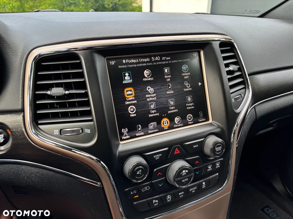 Jeep Grand Cherokee - 28
