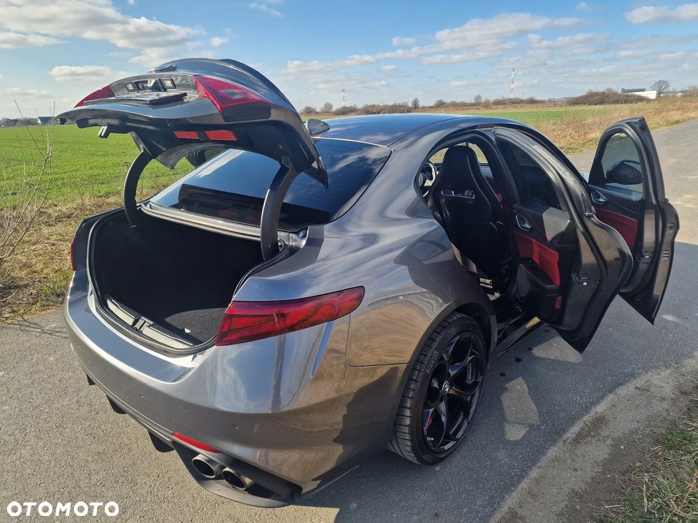 Alfa Romeo Giulia 2.9 V6 Bi-Turbo AT8 Quadrifoglio - 38