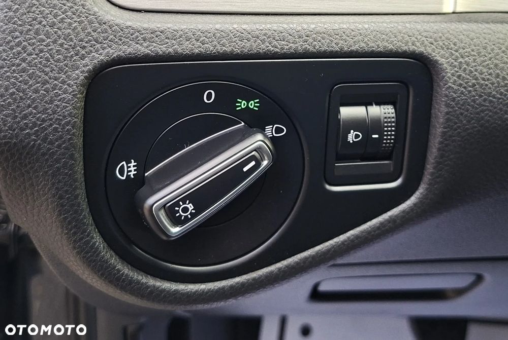 Volkswagen Golf 2.0 BlueTDI Comfortline - 27