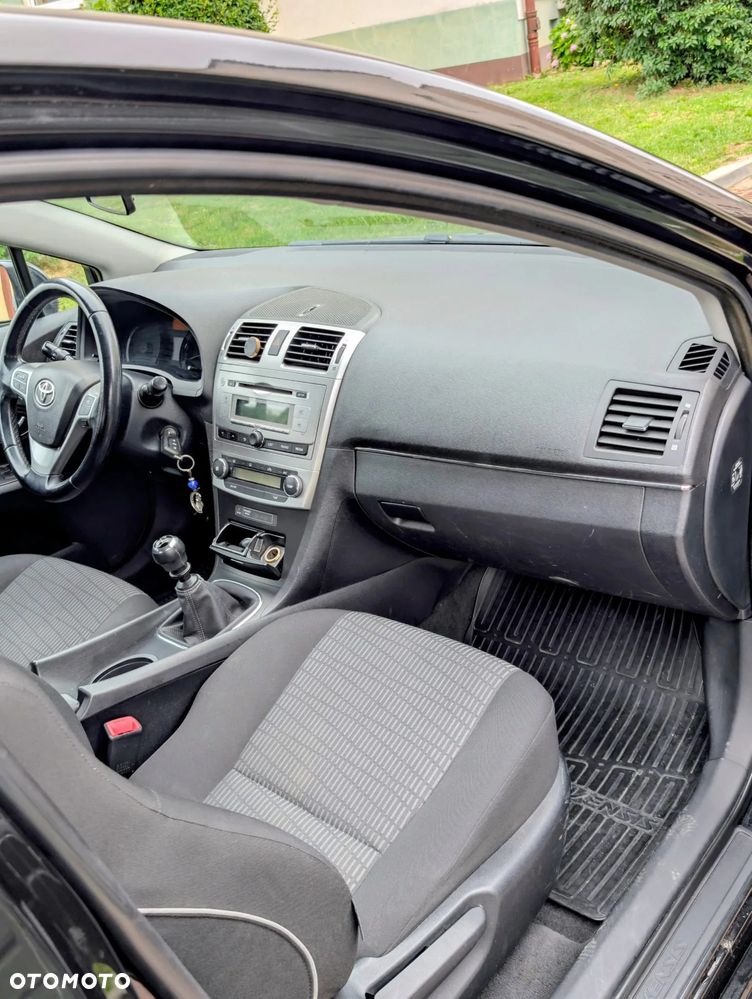 Toyota Avensis 1.6 Premium - 10