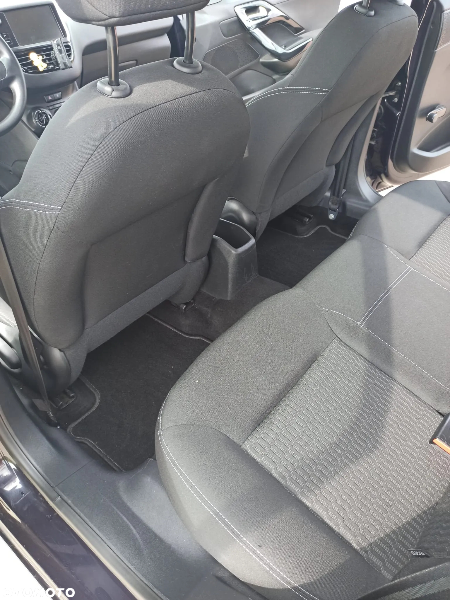 Peugeot 208 - 13