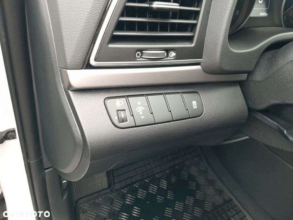 Hyundai Elantra 1.6 Comfort - 20