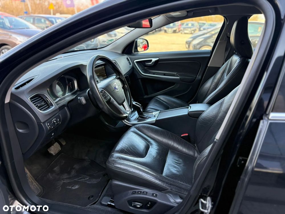 Volvo V60 D6 AWD Plug-in Hybrid Momentum - 8