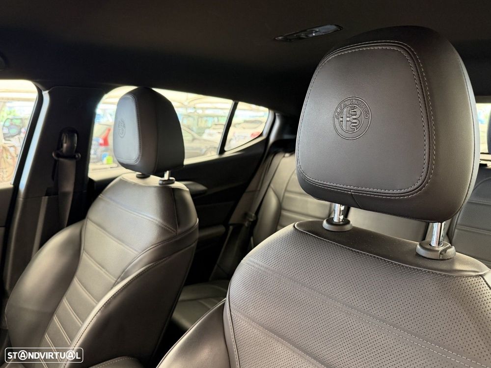 Alfa Romeo Tonale 1.5 Hybrid Veloce - 14