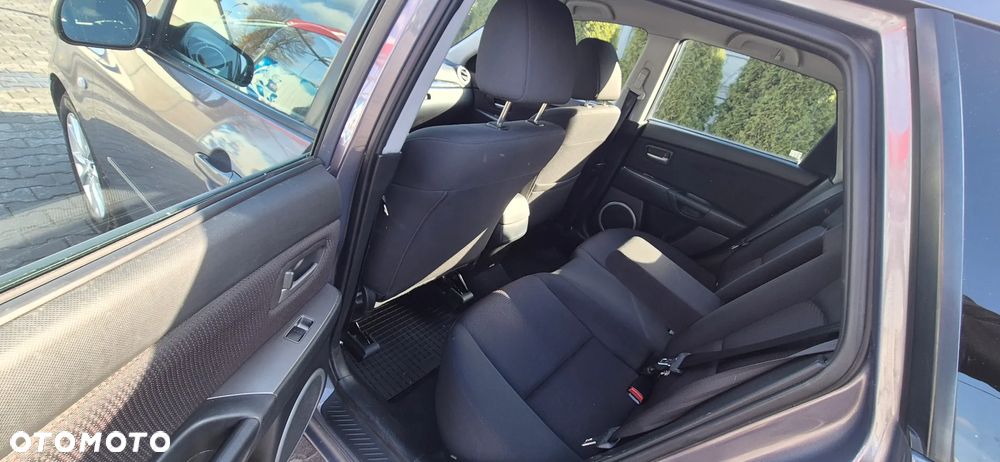 Mazda 3 1.6 Active + - 8