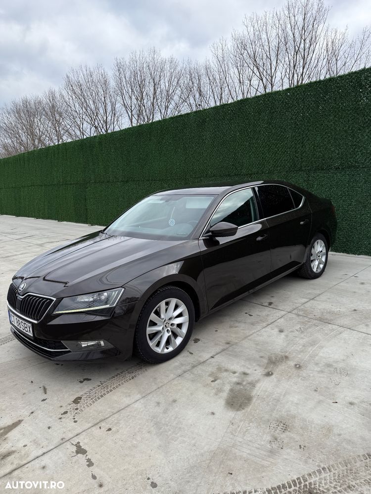 Skoda Superb 2.0 TDI DSG Ambition - 1