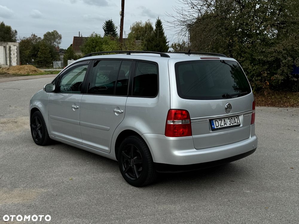 Volkswagen Touran 2.0 TDI Highline - 2