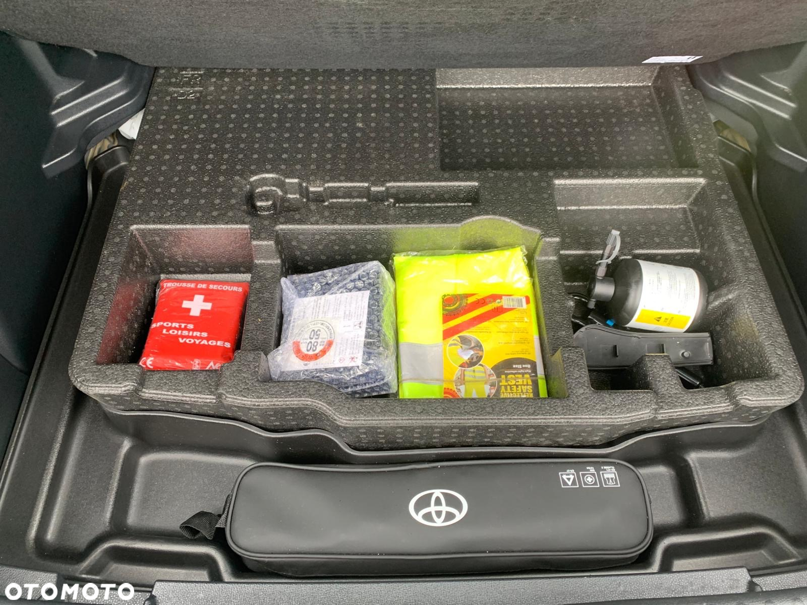 Toyota Yaris Cross Hybrid 1.5 Premiere Edition 4x4 - 27