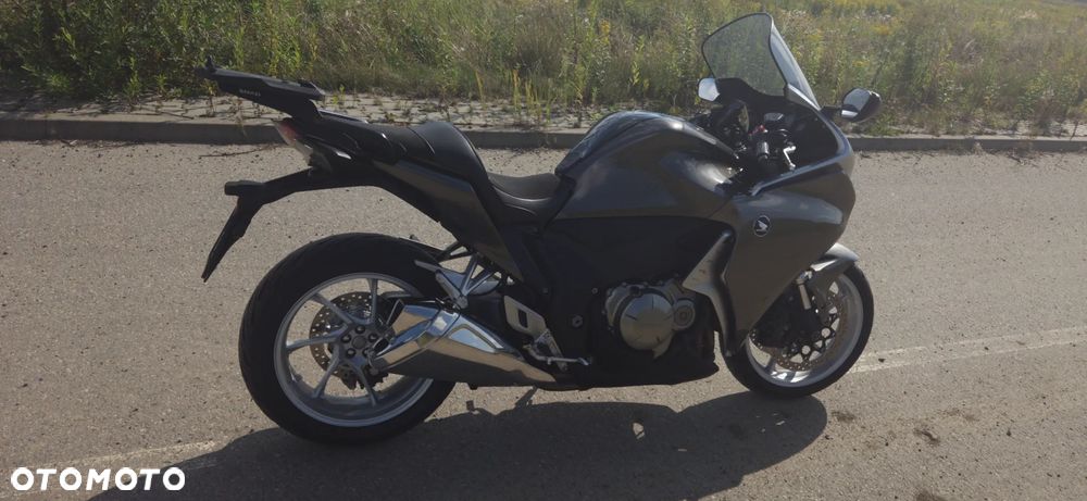Honda VFR - 11