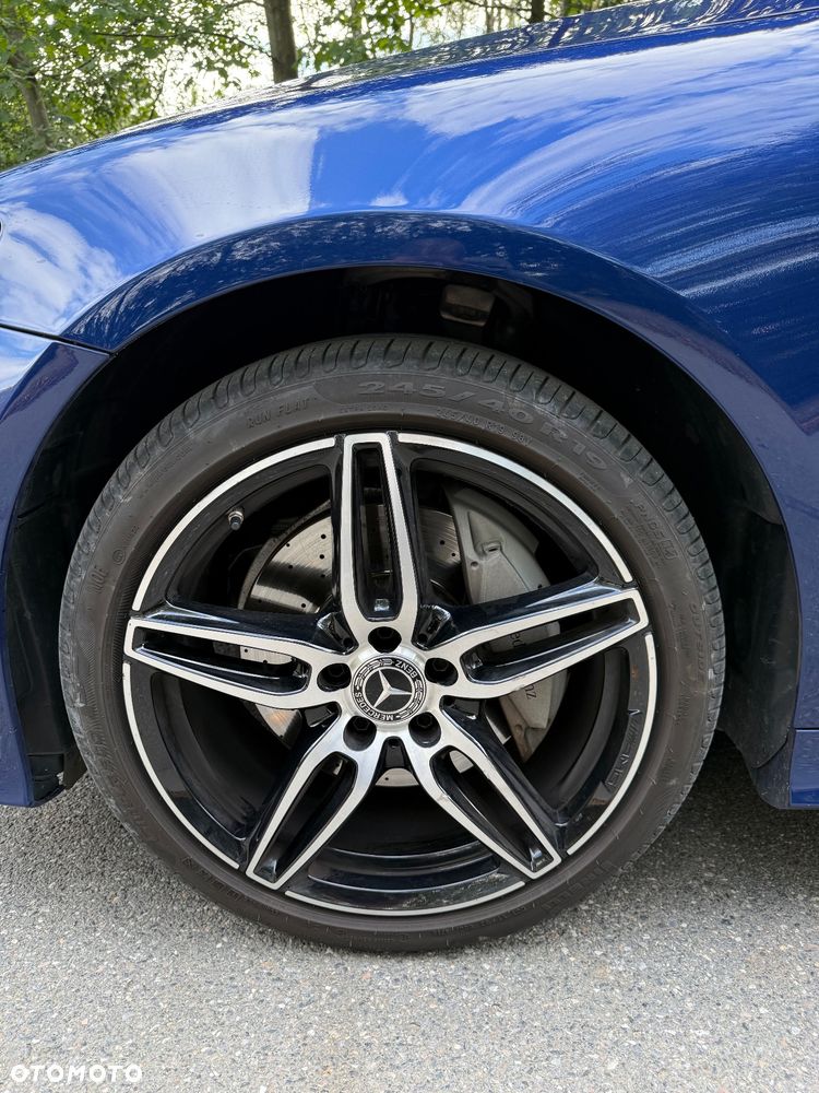 Mercedes-Benz Klasa E 220 d Coupe 4-Matic 9G-TRONIC - 3