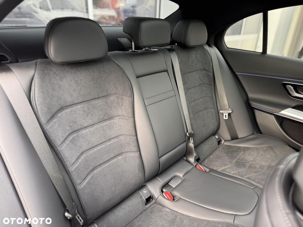 Mercedes-Benz Klasa E 220 d 4Matic 9G-TRONIC Edition AMG Line - 13