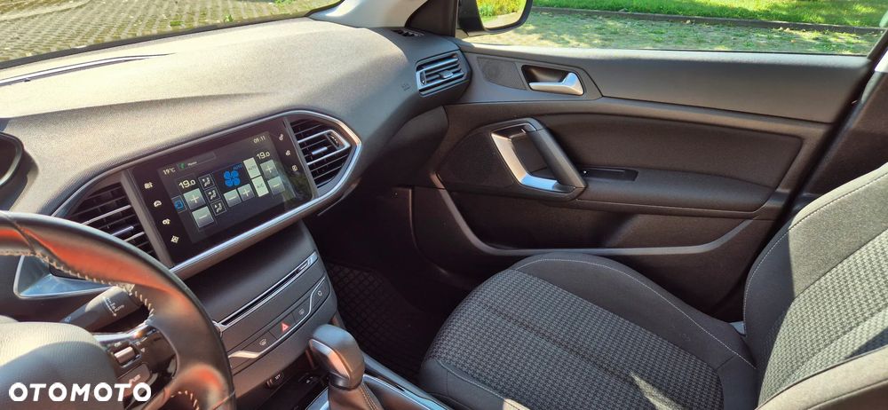 Peugeot 308 1.2 PureTech GPF Active Pack Business S&S EAT8 - 15