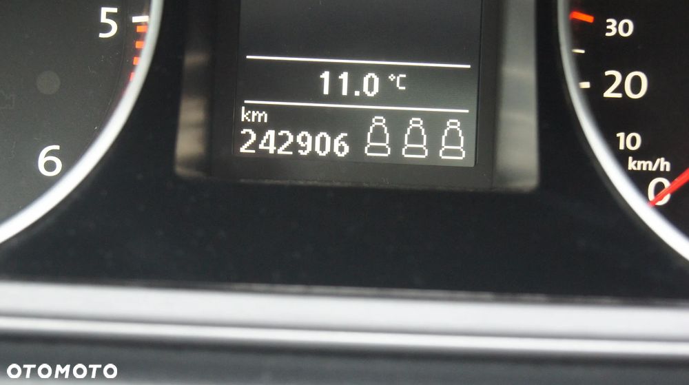 Volkswagen Passat Variant 2.0 TDI BlueMotion Technology Exclusive - 32