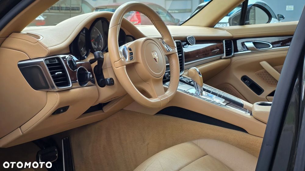 Porsche Panamera 4S - 16