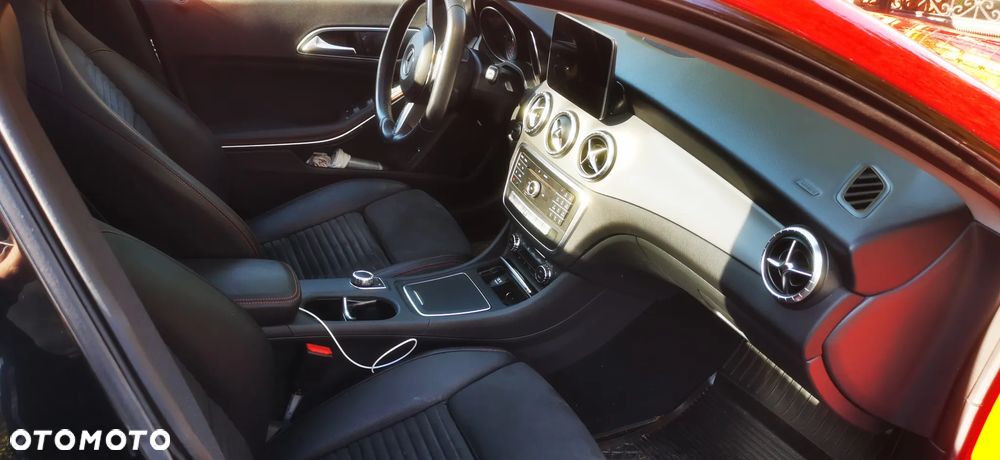 Mercedes-Benz CLA 220 4-Matic - 11