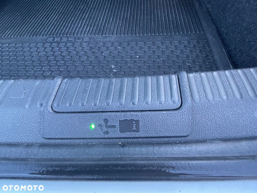 Skoda Superb 2.0 TDI L&K DSG - 28
