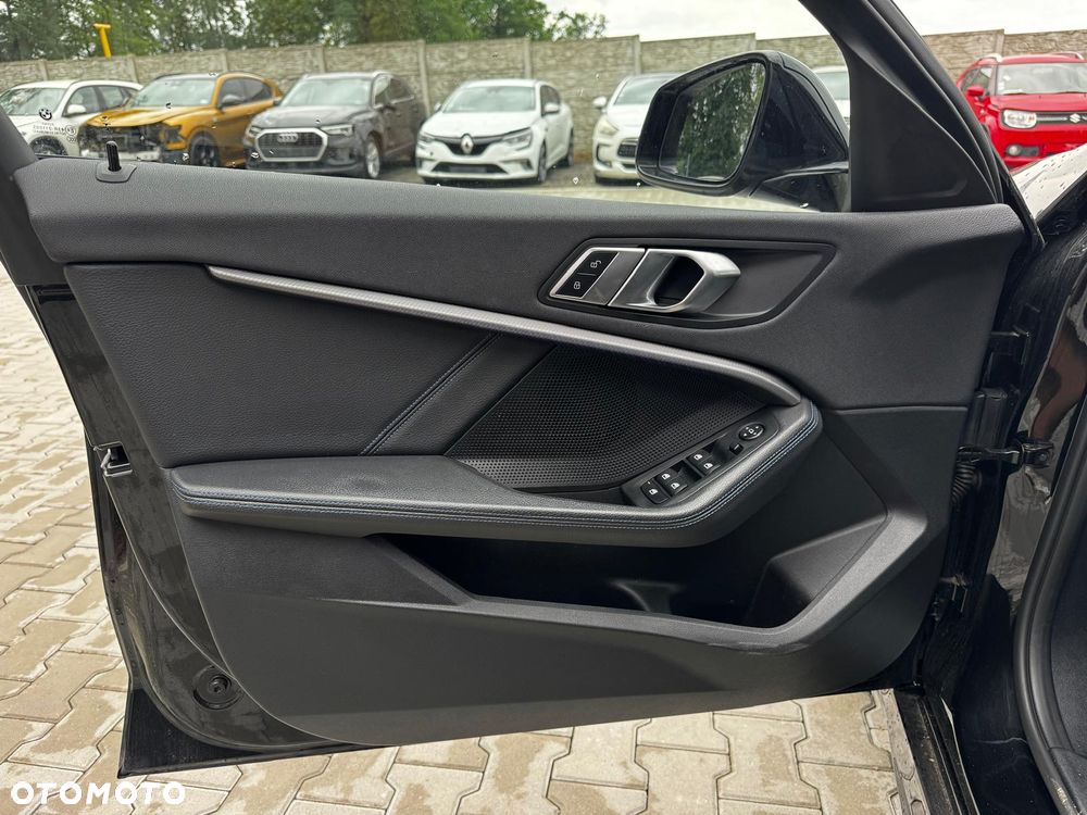 BMW Seria 1 118i GPF Sport Line Shadow - 22