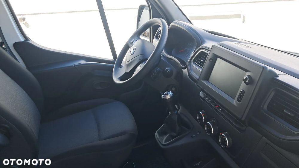 Nissan NV 400 - 15