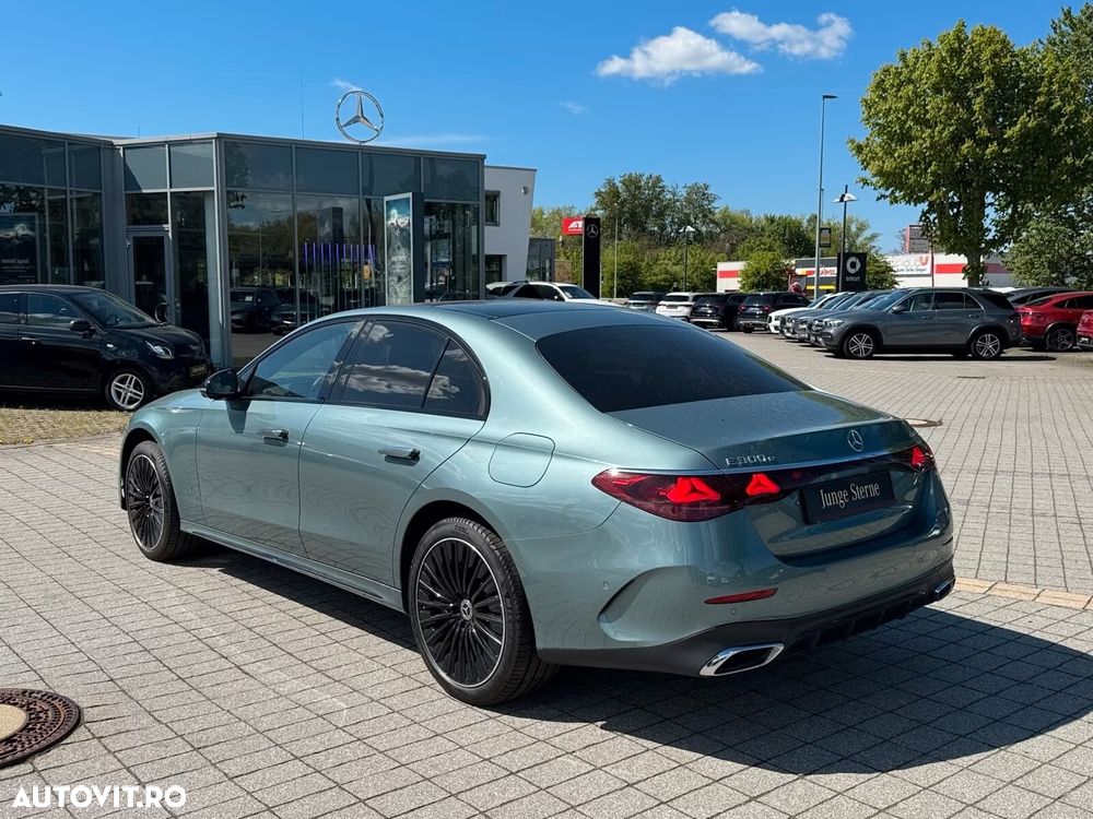 Mercedes-Benz E 300e 4Matic 9G-TRONIC AMG Line NIGHT Edition - 4