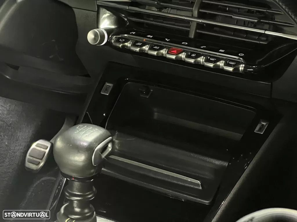 Peugeot 208 1.2 PureTech GT - 29