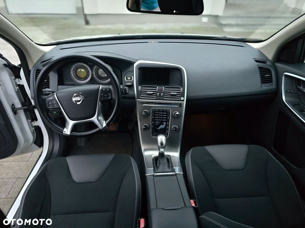 Volvo XC 60 D4 AWD Geartronic Momentum - 8