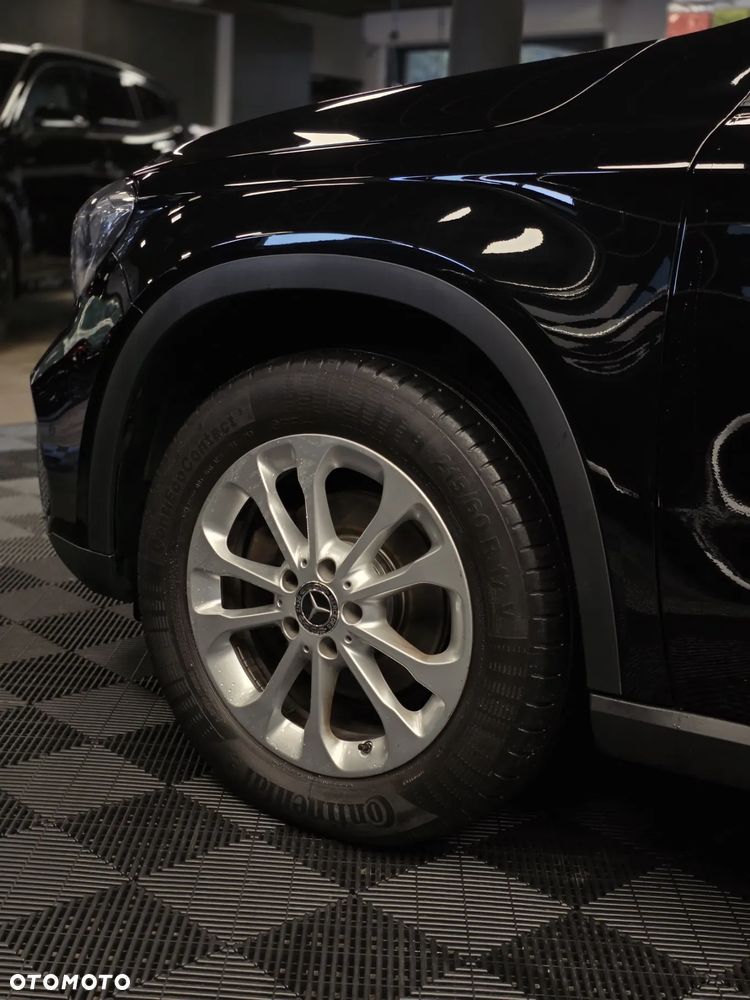 Mercedes-Benz GLA 180 7G-DCT - 19