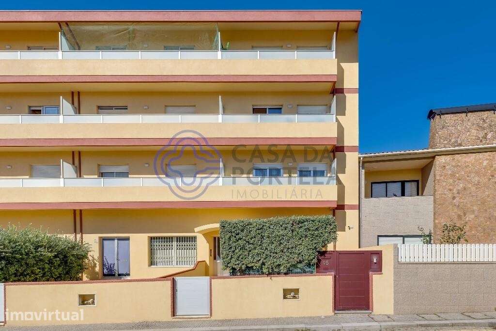 T2 RENOVADO COM TERRAÇO A 50 METROS DA PRAIA DO MARRECO – LAVRA - Grande imagem: 2/53