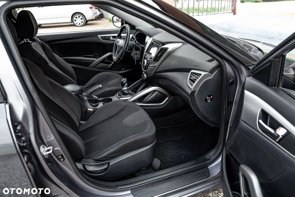 Hyundai Veloster 1.6 GDI Style - 28