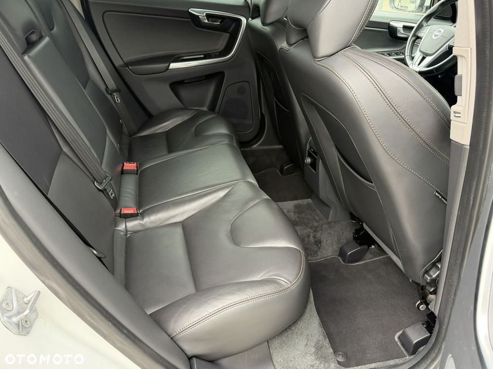 Volvo XC 60 D4 SCR Momentum - 32