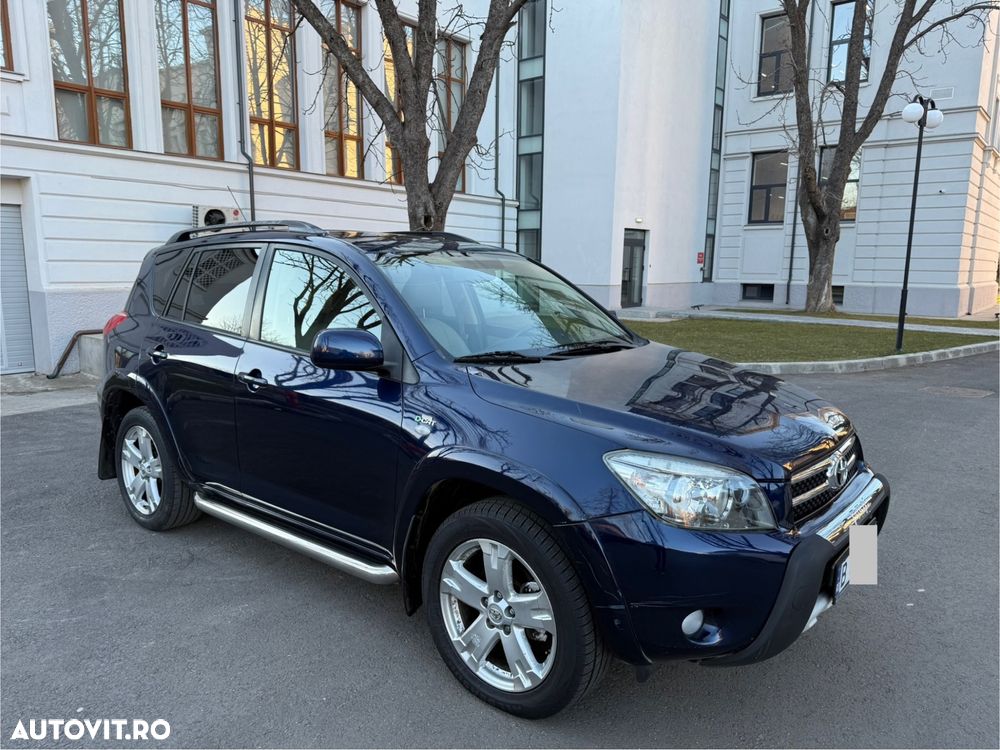 Toyota RAV4 2.2 D-4D Luxury - 1