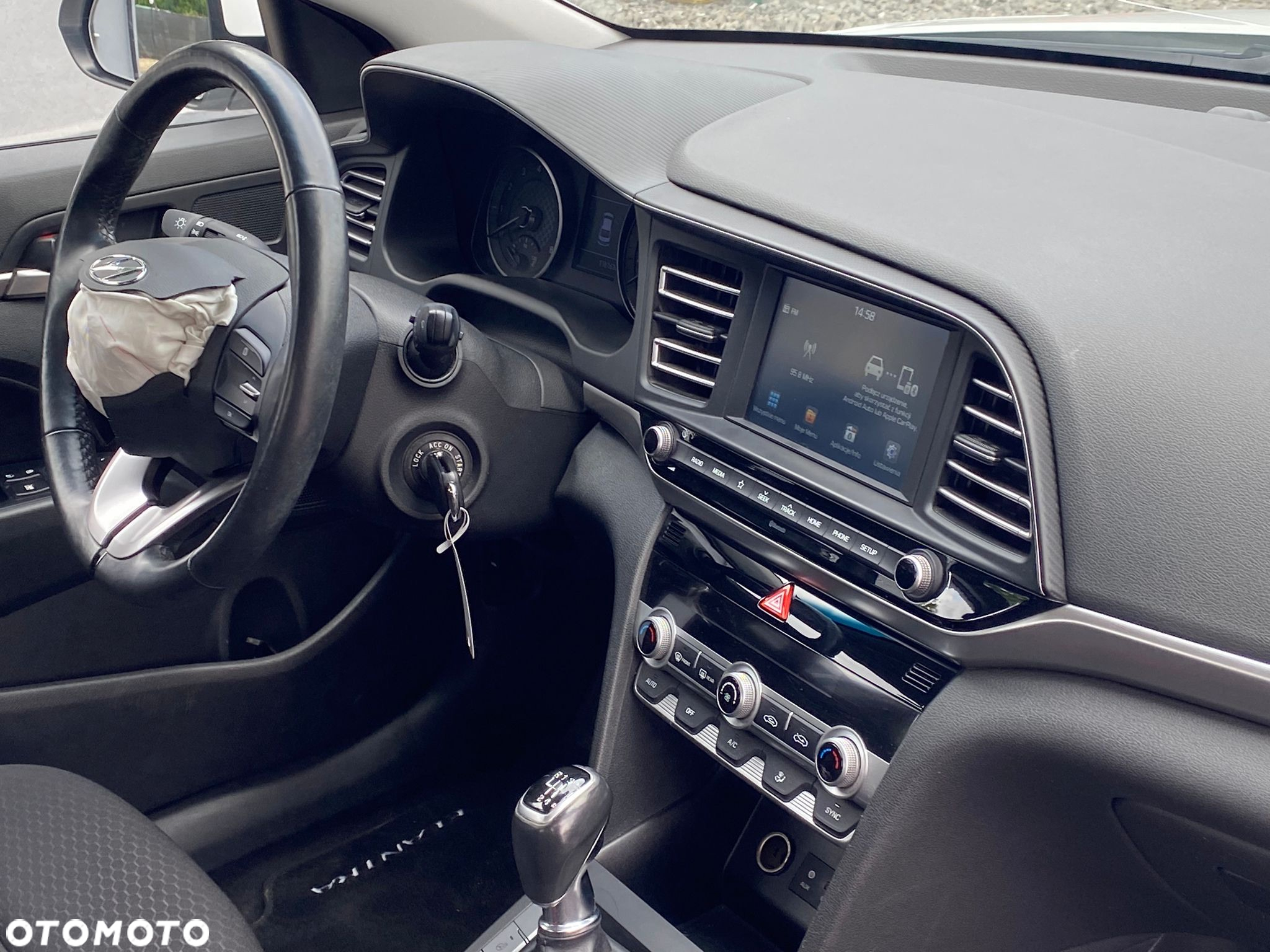 Hyundai Elantra 1.6 Comfort - 13