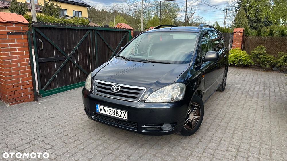 Toyota Avensis Verso - 1