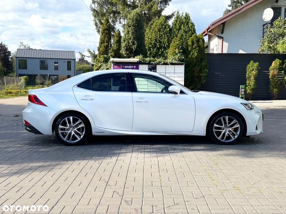 Lexus IS 300h Elegance - 16